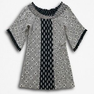 Trixxi Women Small Black White Medallion Print Boho Pom Pom Trim Shift‎ Dress